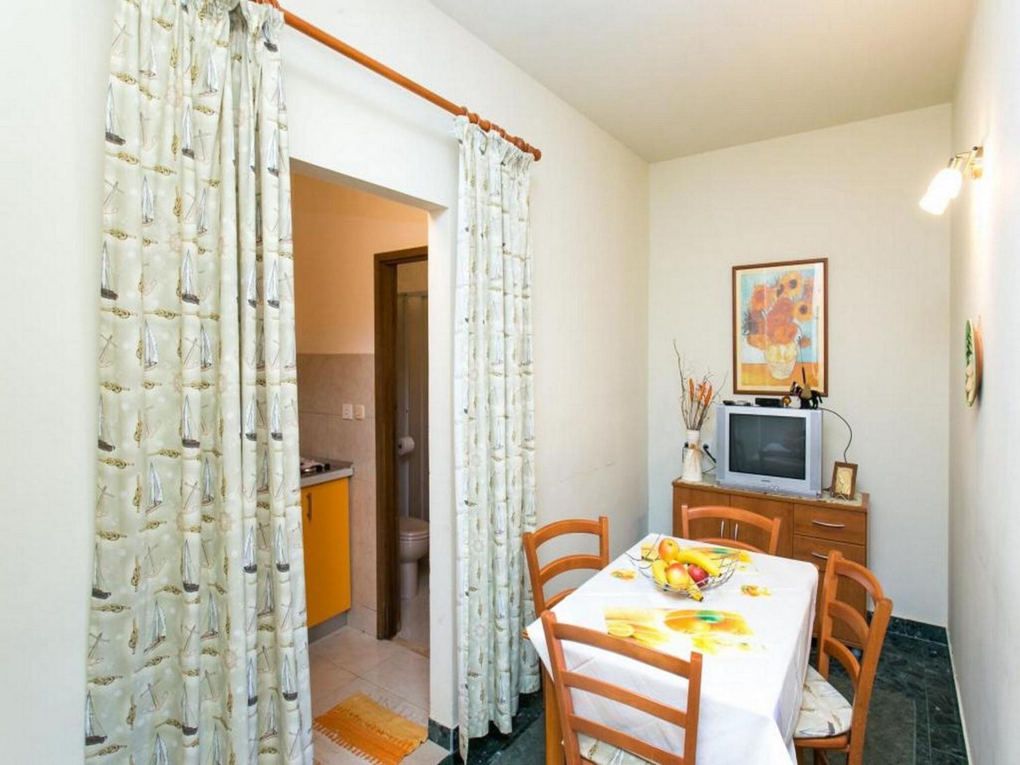 Apartment Elelu - Two-bedroom With Terrace