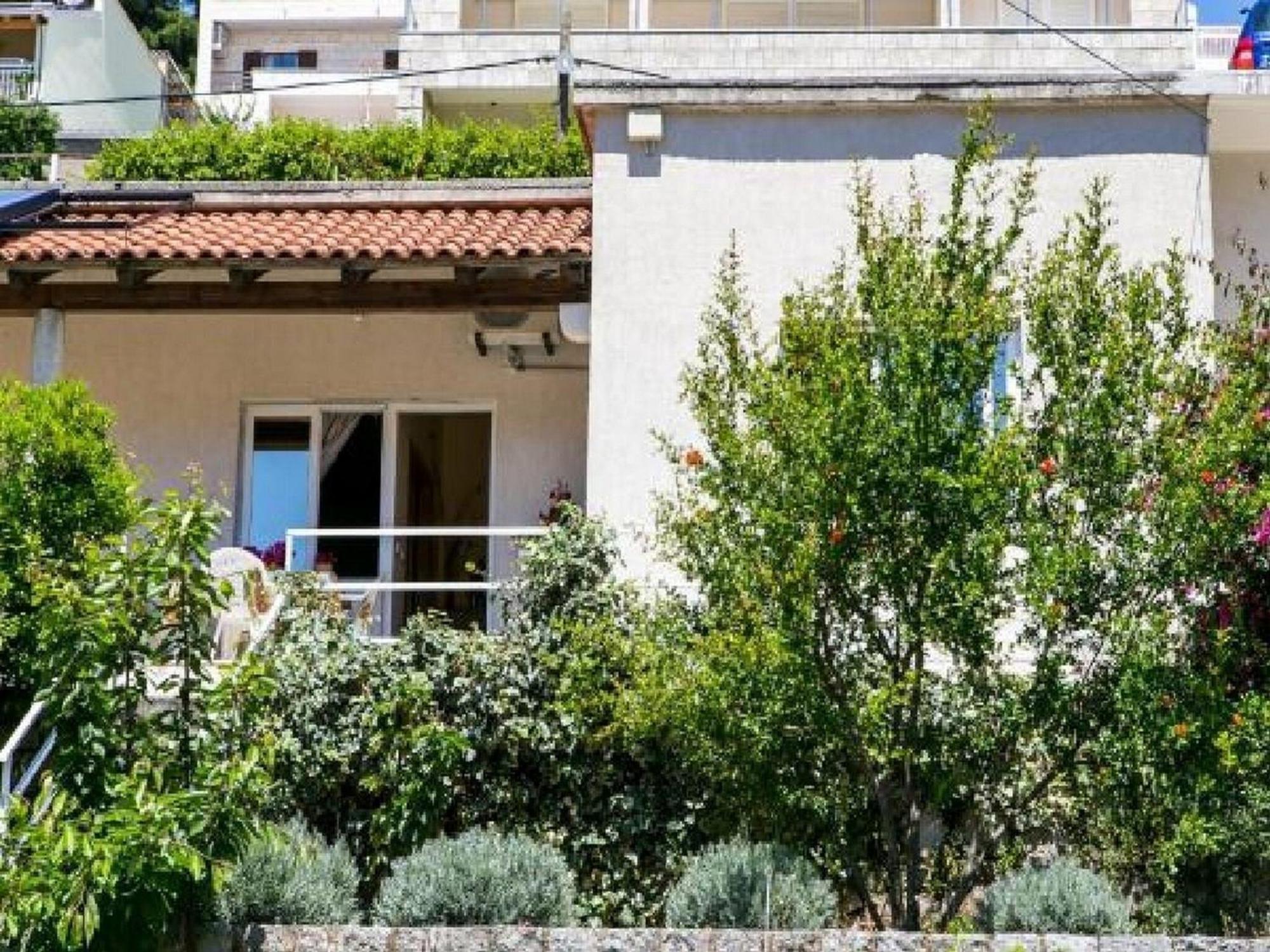Apartment Elelu - Two-bedroom With Terrace